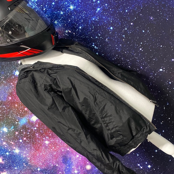 Zine | M | Sleek Black Windbreaker Jacket - Picture 4 of 8